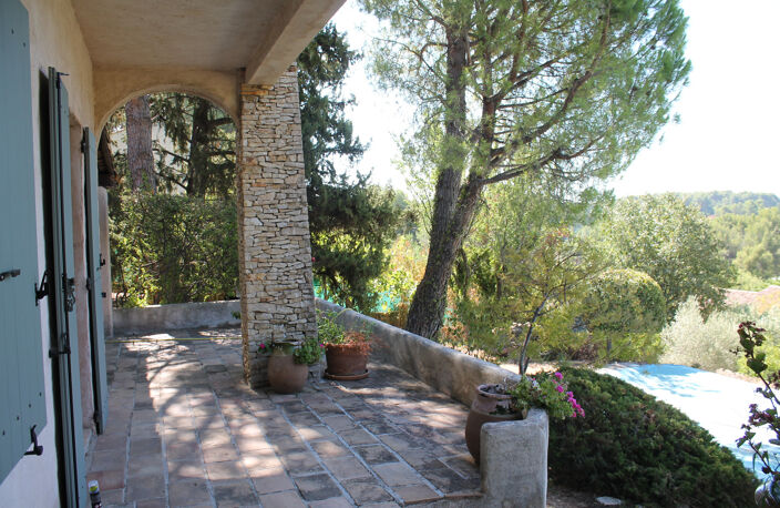 LASCOURS – MAISON FAMILIALE AVEC PISCINE, JARDIN EN RESTANQUES ET UNE VUE OMNIPRÉSENTE SUR LE GARLABAN — photo 4