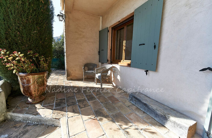 LASCOURS – MAISON FAMILIALE AVEC PISCINE, JARDIN EN RESTANQUES ET UNE VUE OMNIPRÉSENTE SUR LE GARLABAN — photo 5