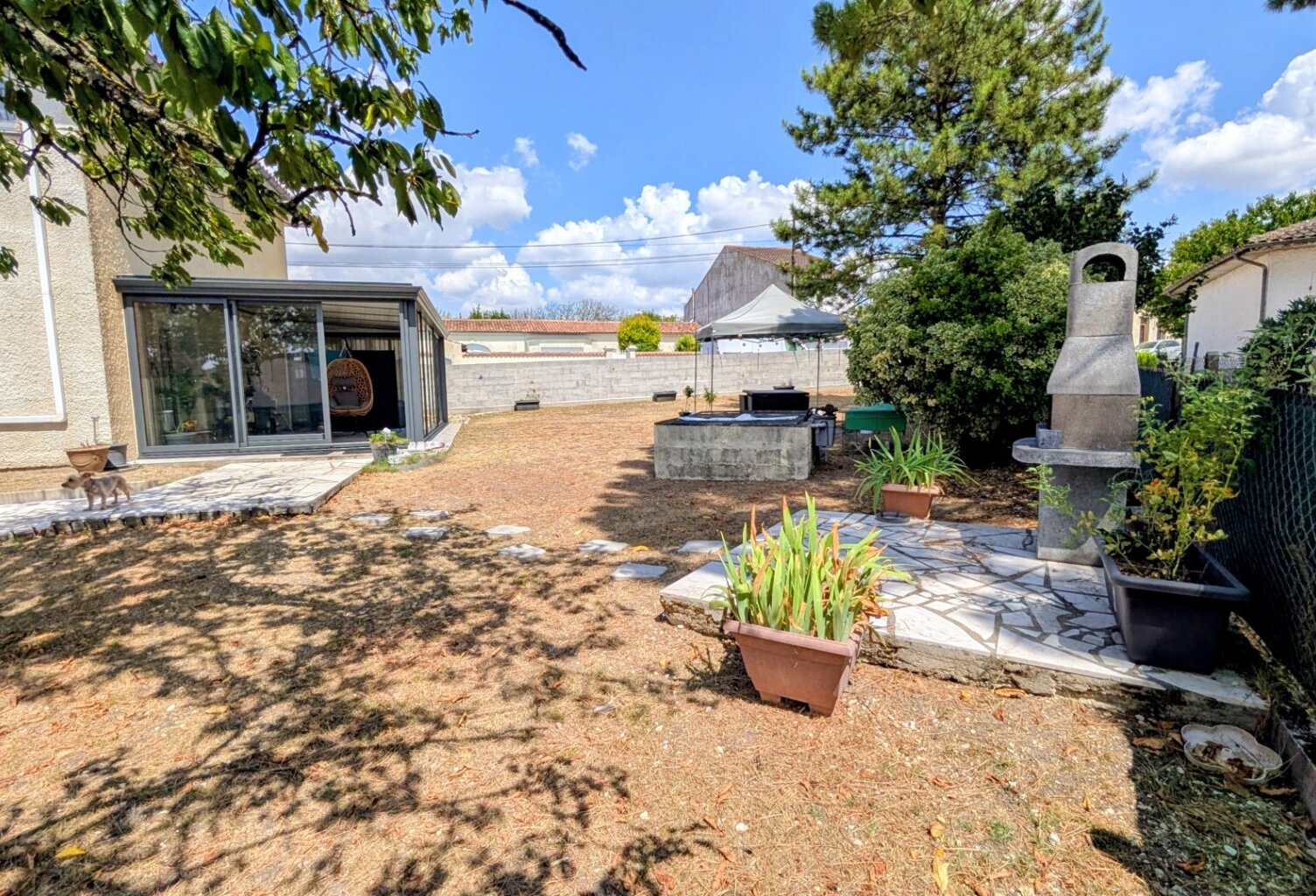 CHÂTEAUBERNARD – MAISON FAMILIALE DE 174 M² – 5 CHAMBRES – TERRAIN 950 M² – VÉRANDA CHAUFFÉE – DPE C — photo 1
