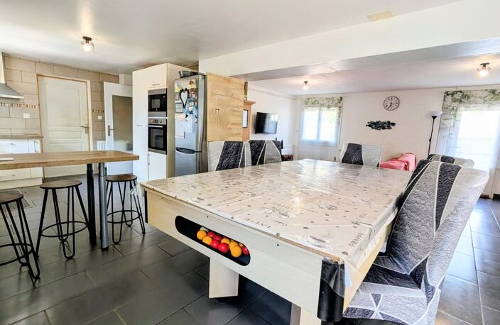 CHÂTEAUBERNARD – MAISON FAMILIALE DE 174 M² – 5 CHAMBRES – TERRAIN 950 M² – VÉRANDA CHAUFFÉE – DPE C — photo 3