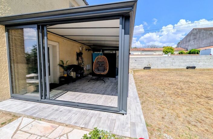 CHÂTEAUBERNARD – MAISON FAMILIALE DE 174 M² – 5 CHAMBRES – TERRAIN 950 M² – VÉRANDA CHAUFFÉE – DPE C — photo 4
