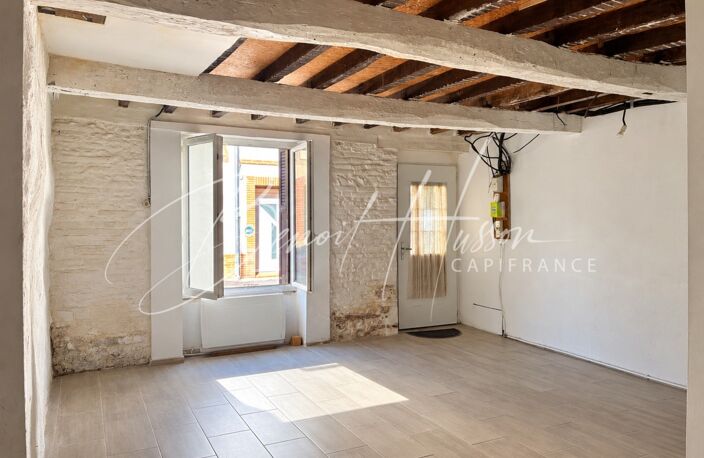 Maison de ville de 130m² avec cour, garage et dépendance — photo 5