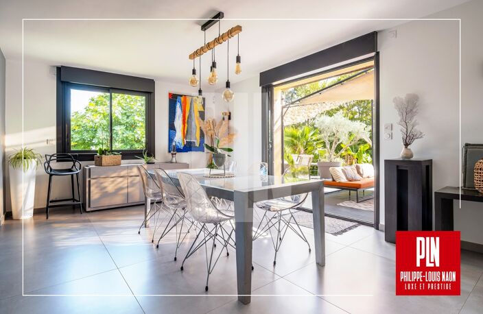 MAISON D'ARCHITECTE DE 5 CHAMBRES AVEC GRANDS VOLUMES ET JARDIN EXOTIQUE — photo 5