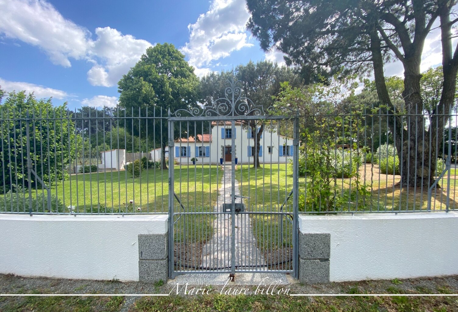 Maison à vendre 7 pièces CHALLANS (85), maison 4 chambres avec véranda, espace détente +piscine, terrain clos de 4730 m2 — photo 1