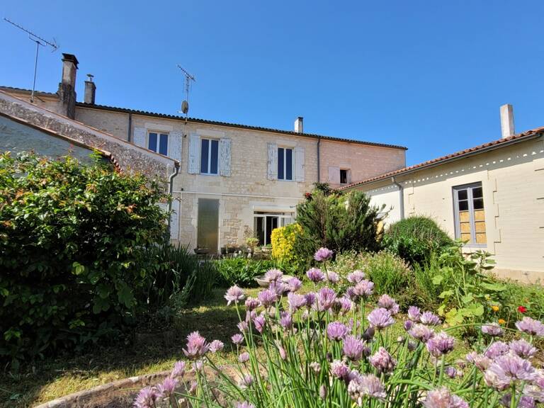 Maison avec fort potentiel + local commercial au centre de Bords — photo 1
