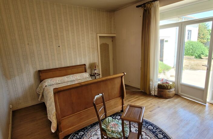 Maison avec fort potentiel + local commercial au centre de Bords — photo 4