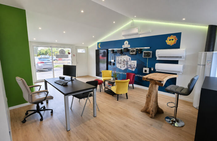 Local/bureau à louer proche de LA ROCHELLE / LAGORD (17), SANS DROIT d'ENTREE, TOUTES ACTIVITES COMMERCIALES BUREAUX SHOWROOM, 2 PLACES PARKING — photo 3