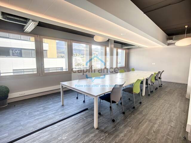 Bureau à vendre CHAMBERY (73) - bureaux 393 m² avec 8 parking privés couverts — photo du bien