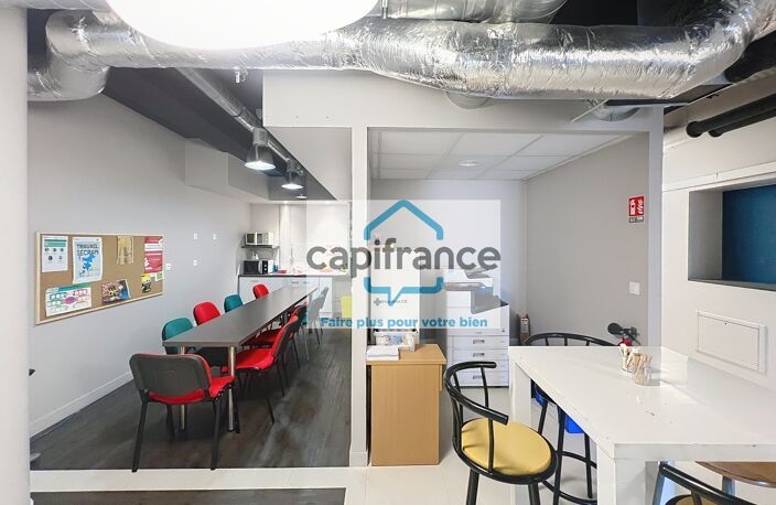 Bureau à vendre CHAMBERY (73) - bureaux 393 m² avec 8 parking privés couverts — photo 2