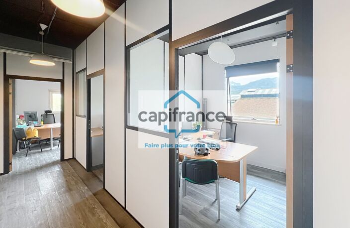 Bureau à vendre CHAMBERY (73) - bureaux 393 m² avec 8 parking privés couverts — photo 3