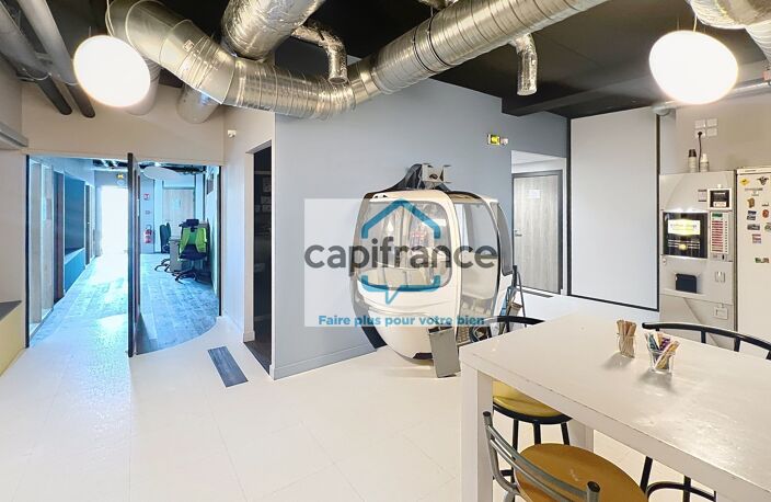 Bureau à vendre CHAMBERY (73) - bureaux 393 m² avec 8 parking privés couverts — photo 4