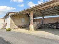 Corps de ferme de 145 m² avec plus de 350 m² de dépendances en pierre à valoriser sur terrain de 6400 m² — photo 3