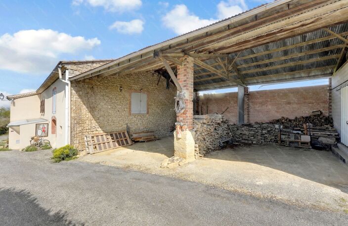 Corps de ferme de 145 m² avec plus de 350 m² de dépendances en pierre à valoriser sur terrain de 6400 m² — photo 3