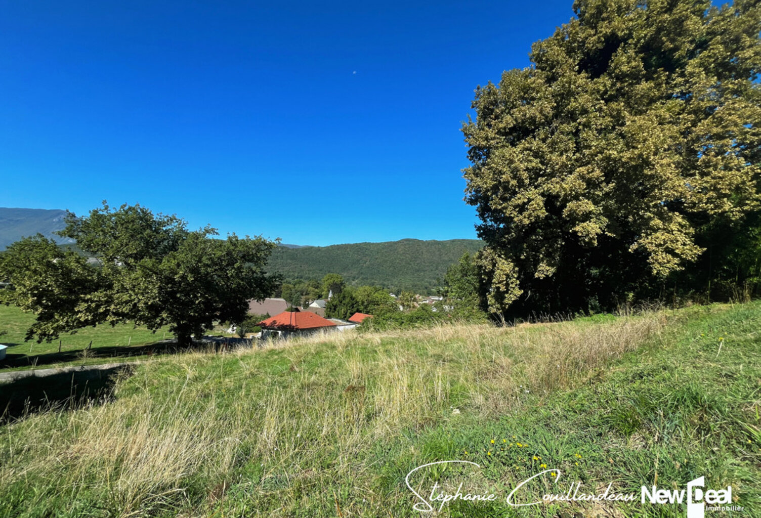 TERRAIN DE 825 m² VIABILISÉ À GRÉSY SUR AIX — photo 1