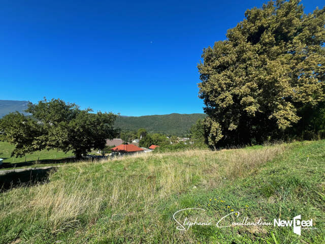 TERRAIN DE 825 m² VIABILISÉ À GRÉSY SUR AIX — photo du bien