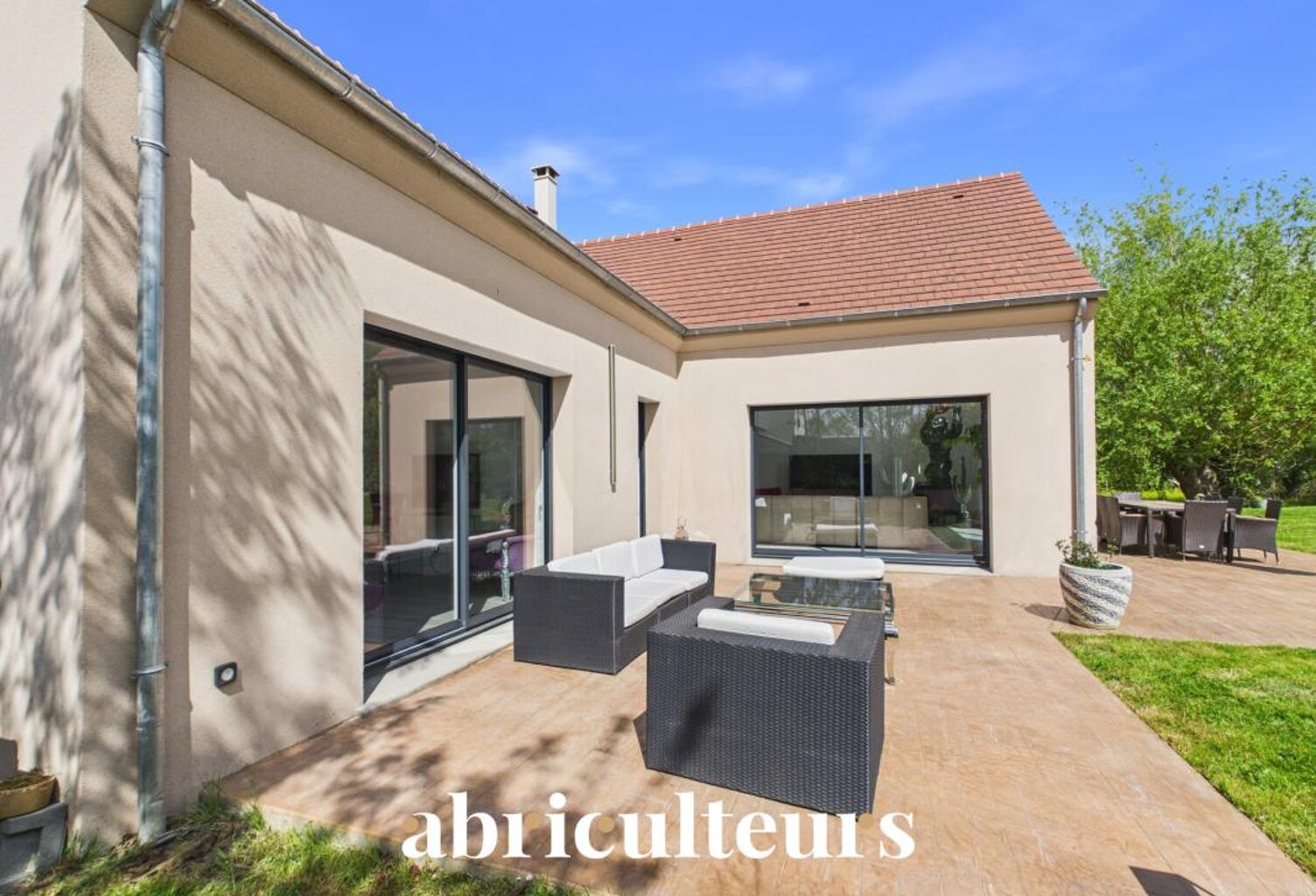 Maison d’architecte de plain-pied récente avec vue panoramique sur la nature environnante en vente à Vaugrigneuse (91640) — photo 1