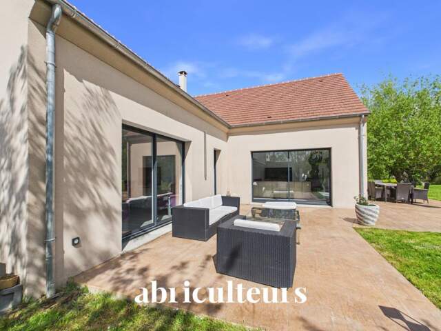 Maison d’architecte de plain-pied récente avec vue panoramique sur la nature environnante en vente à Vaugrigneuse (91640) — photo du bien