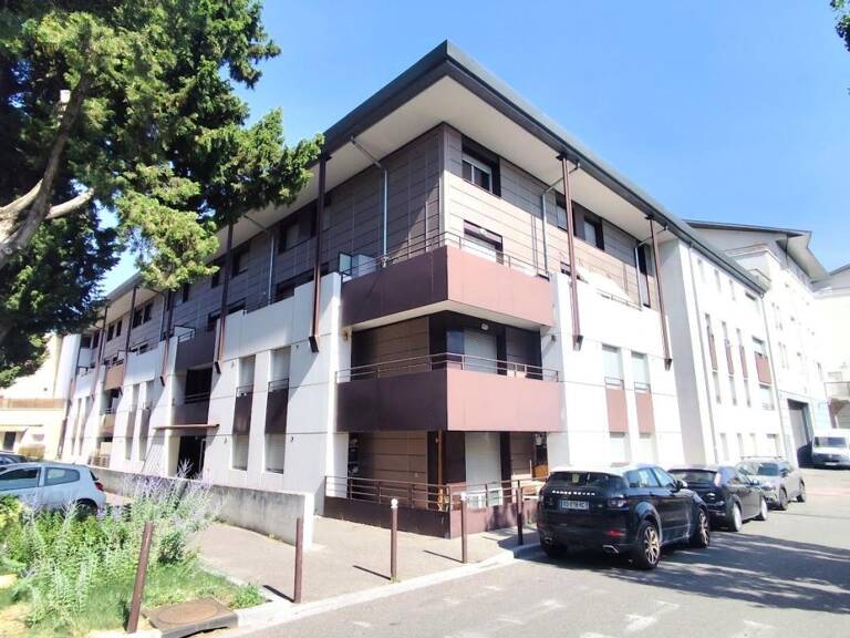 Avignon Extra-Muros, Proche remparts - Appartement T3 récent avec parking privatif — photo 1