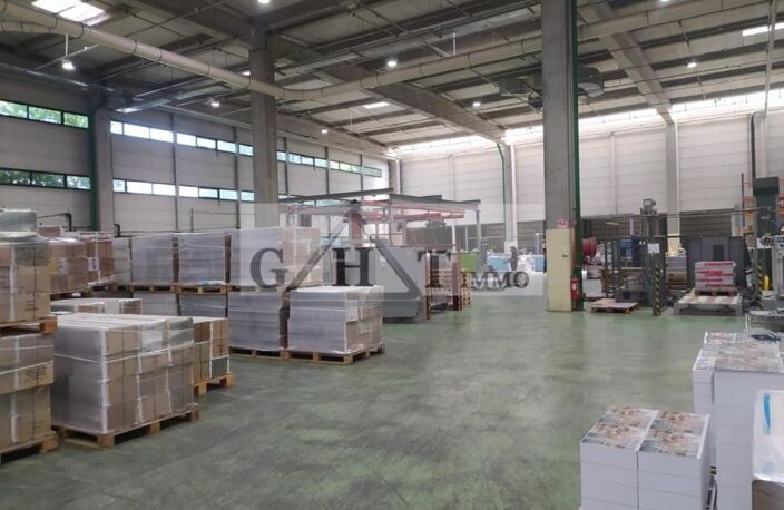 EXCLUSIVITE 3500 m² entrepot bureaux à louer à LOGNES — photo 5