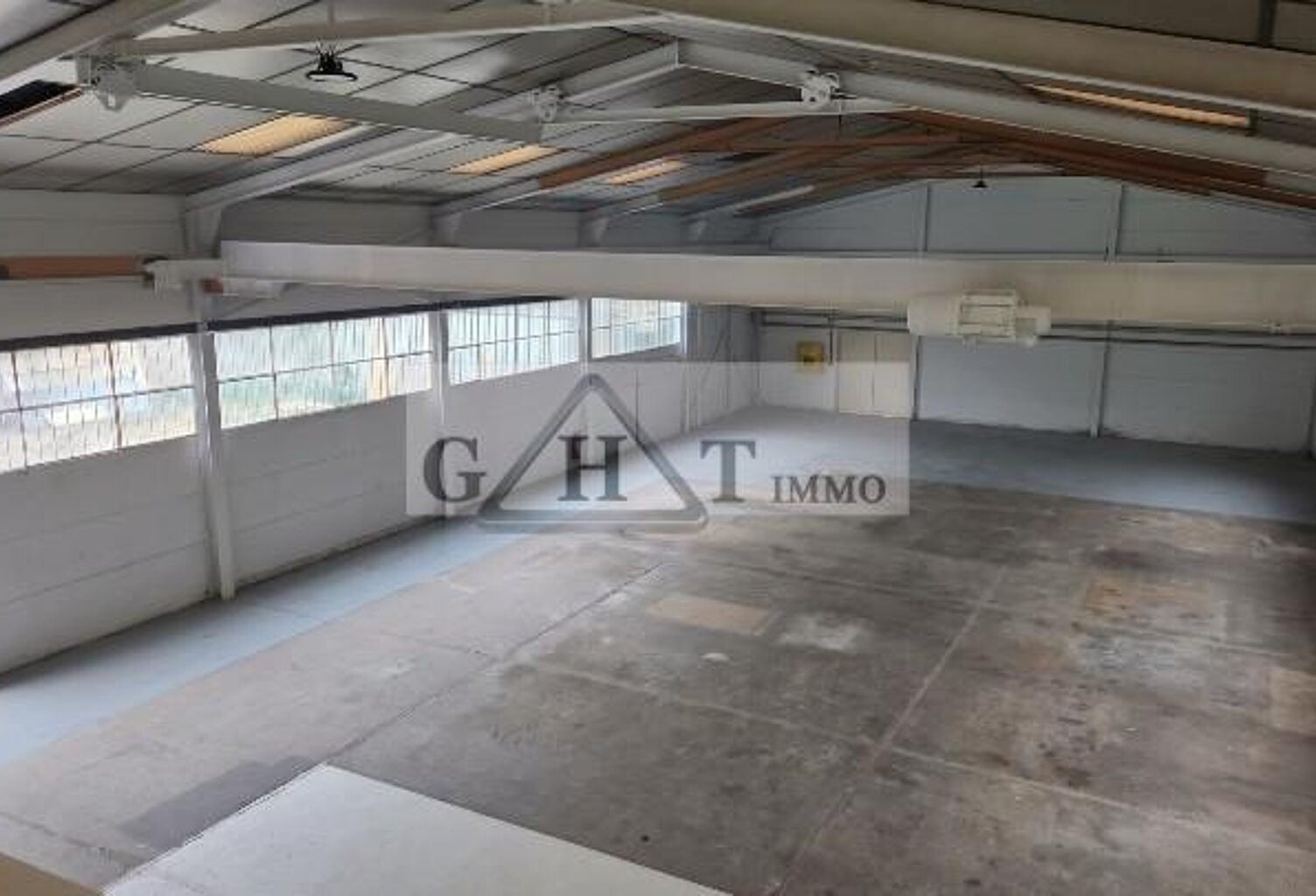 ENTREPÔT DE 392 M² À LOUER À NOISY-LE-SEC — photo 1