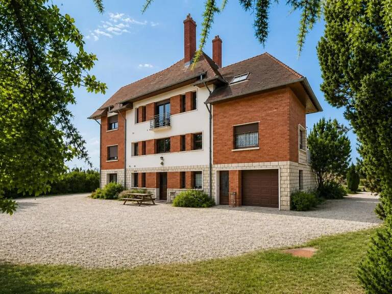 Maison de 9 pièces de 303m² à Guilly — photo 1