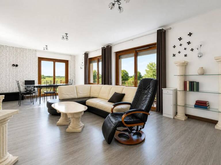 Maison de 9 pièces de 303m² à Guilly — photo 1