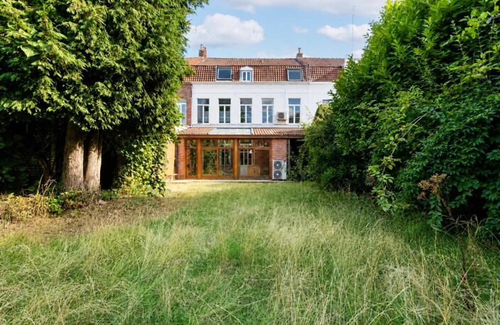 ROUBAIX – MAISON DE CARACTÈRE – ENV. 290 M² – 7 CHAMBRES – JARDIN DE PLUS DE 500 M² — photo 2