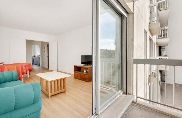 Appartement de 4 pièces de 92 m² près de Levallois-Perret — photo 2