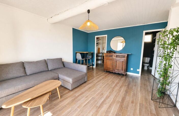 Appartement À Vendre T2 proche remparts avec terrasse et cave — photo 2