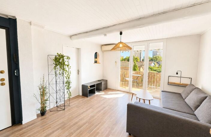 Appartement À Vendre T2 proche remparts avec terrasse et cave — photo 3