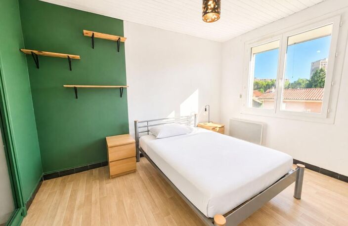 Appartement À Vendre T2 proche remparts avec terrasse et cave — photo 5