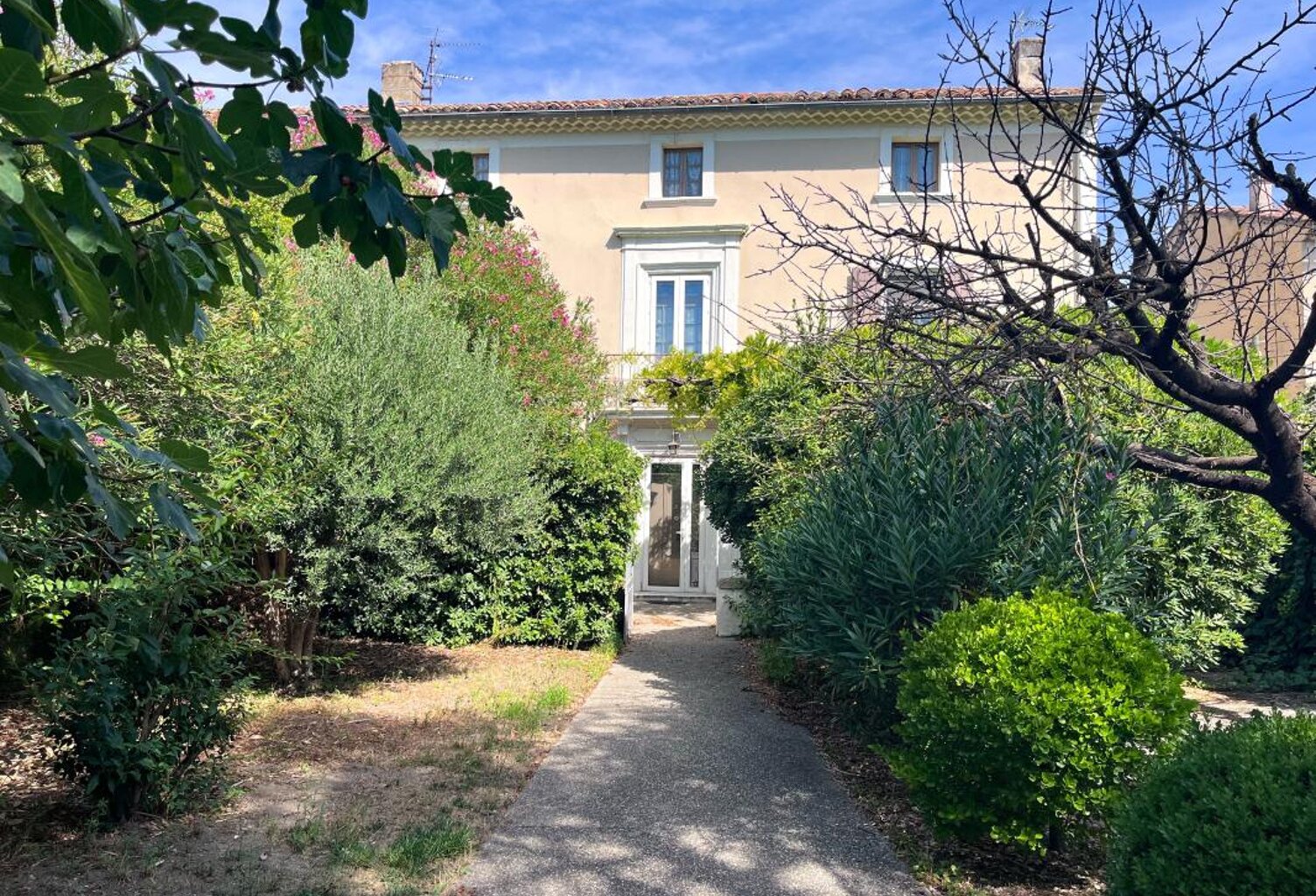 Maison centre-ville avec jardin et dépendances — photo 1