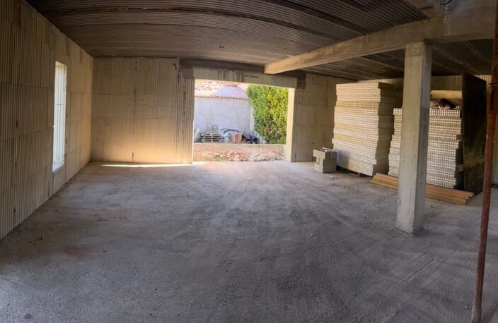 Maison à terminer hors d'eau - À Vendre — photo 2