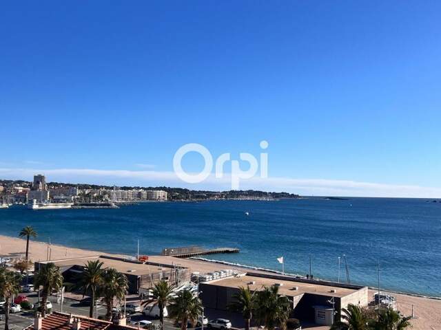 Appartement À Vendre 2 pièces 40 m2 dernier étage rénové vue mer — photo du bien