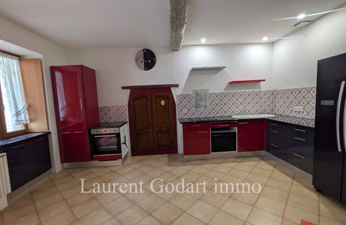 Maison de village en pierre avec 5 chambres et cour — photo 3