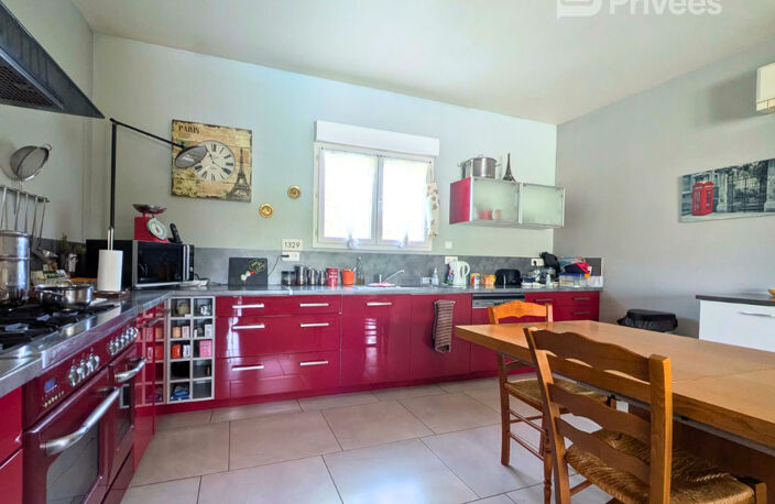 LE MUY - Villa de plain-pied avec piscine, terrain de 1 500 m² et double garage — photo 4