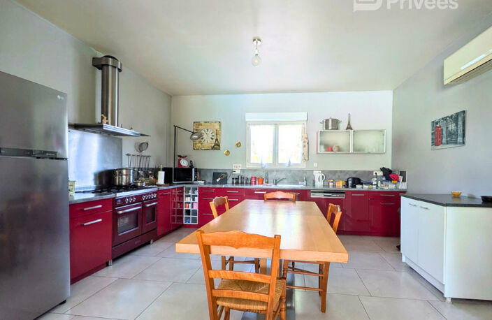 LE MUY - Villa de plain-pied avec piscine, terrain de 1 500 m² et double garage — photo 5