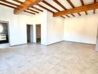 T2 de 75 m² avec 2 places de parking et combles aménageables — photo 2
