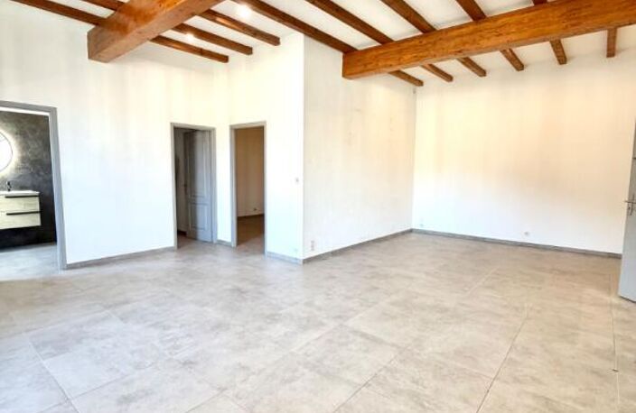 T2 de 75 m² avec 2 places de parking et combles aménageables — photo 2