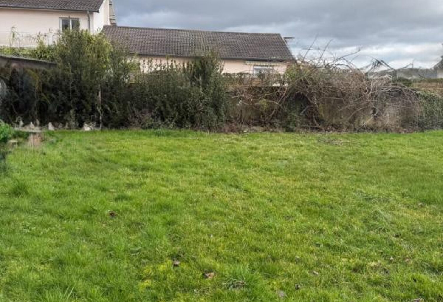 terrain à construire vendu viabilisé et tout clôturé de 740 m² — photo 1