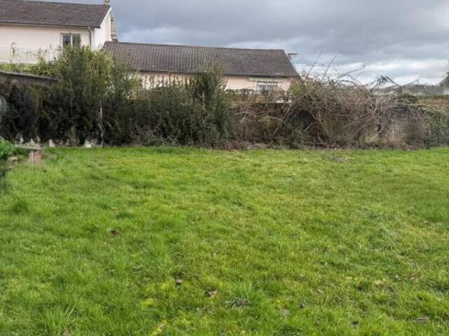 terrain à construire vendu viabilisé et tout clôturé de 740 m² — photo du bien