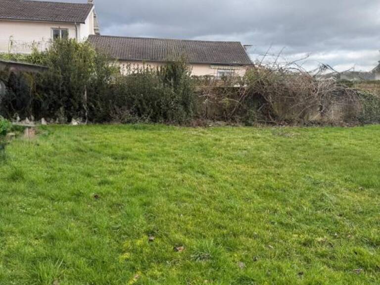 terrain à construire vendu viabilisé et tout clôturé de 740 m² — photo 1