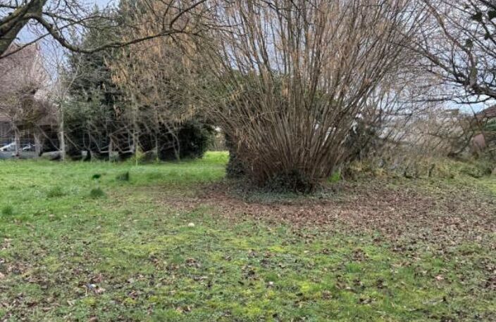 terrain à construire vendu viabilisé et tout clôturé de 740 m² — photo 3