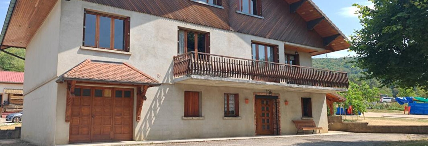 Maison 10 Pièces 220 m² à vendre à Valzin-en-Petite-Montagne (39240)