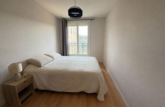 Appartement t2 avec terrasse - CAHORS centre-ville — photo 5
