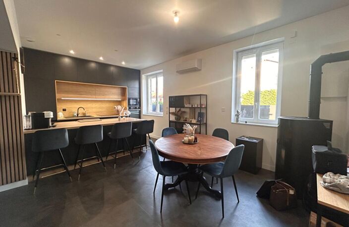 Maison de ville rénovée avec terrain clos de 200 m² et terrain de pétanque — photo 3