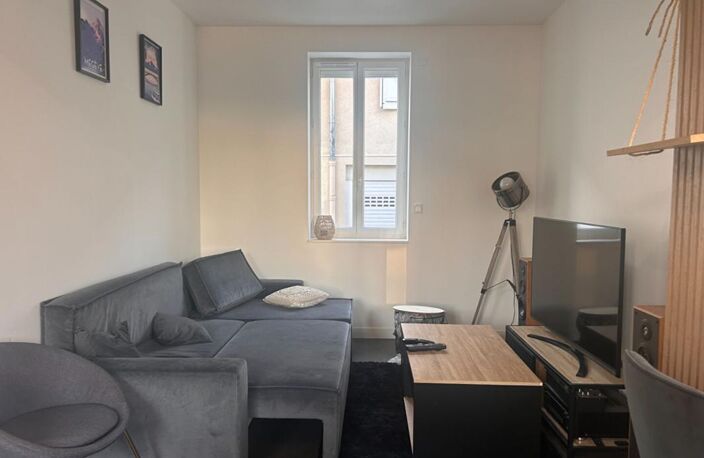 Maison de ville rénovée avec terrain clos de 200 m² et terrain de pétanque — photo 5