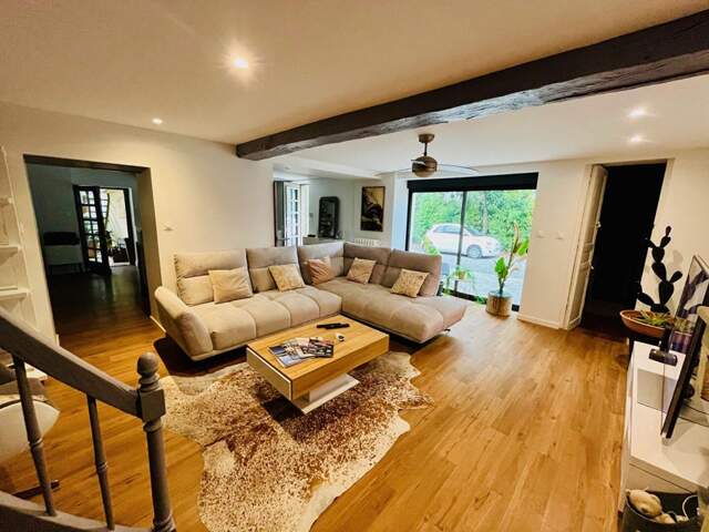 VIENNE - JOILE MAISON 180 m²  , 4 CHAMBRES , Piscine et Dépendances — photo du bien