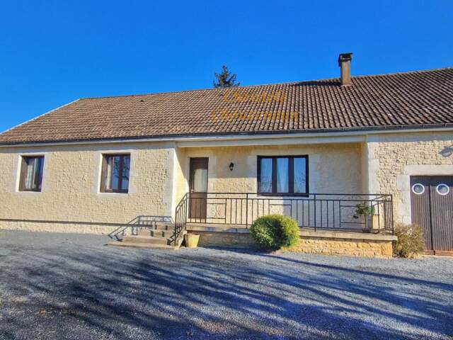 24120 Terrasson : Maison  de plain pieds  sur 4385m² de terrain — photo du bien