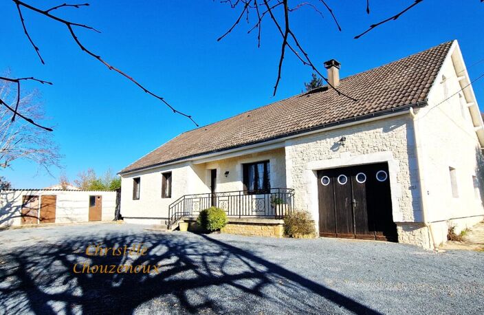 24120 Terrasson : Maison  de plain pieds  sur 4385m² de terrain — photo 2